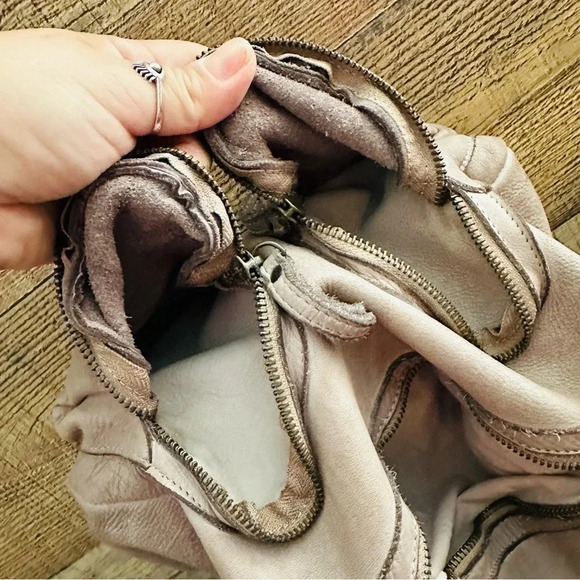 Sundance Made In Italy Genuine Leather Shoulder/Crossbody Bag - Picture 13 of 15